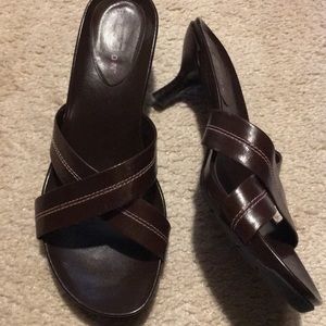 Kenneth Cole Reaction dark brown mules